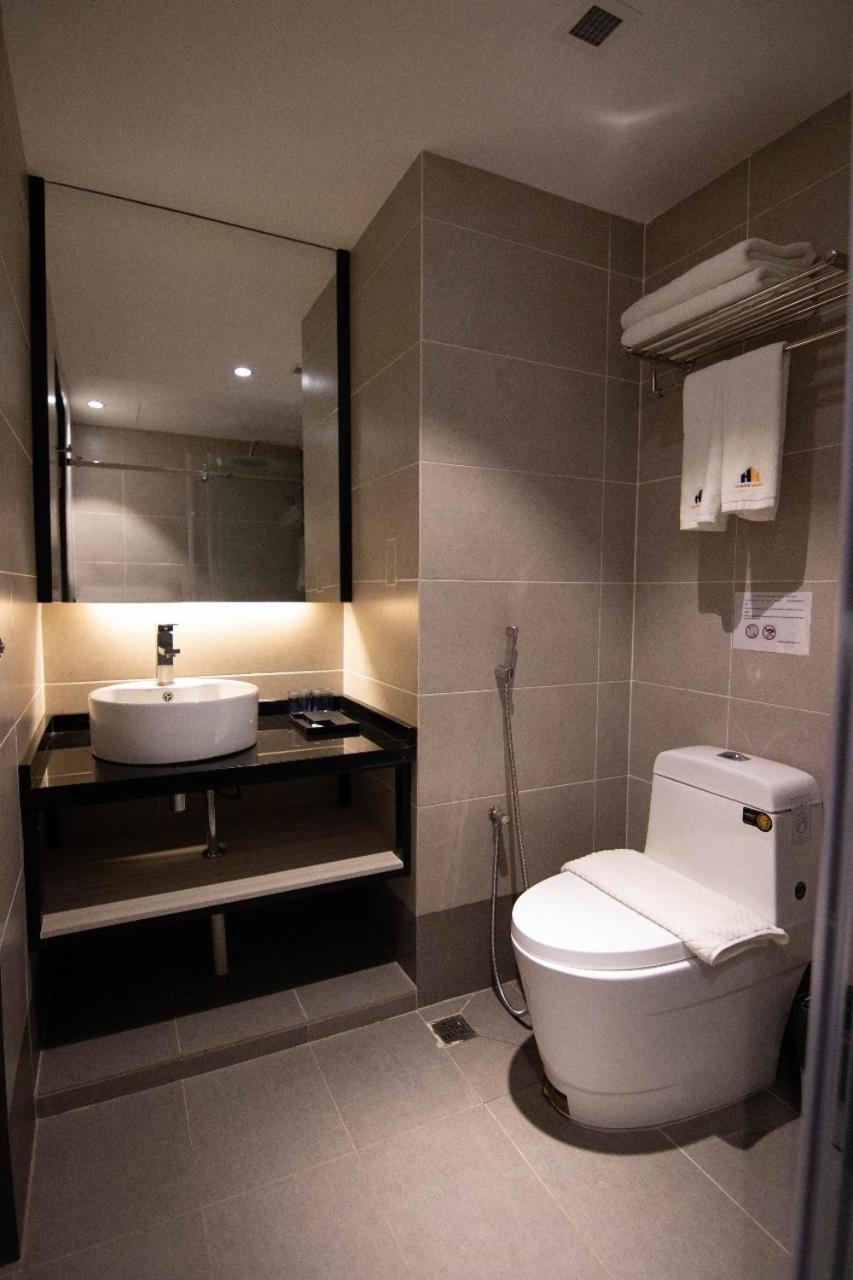 Higher Hotel Bandar Seri Begawan Extérieur photo